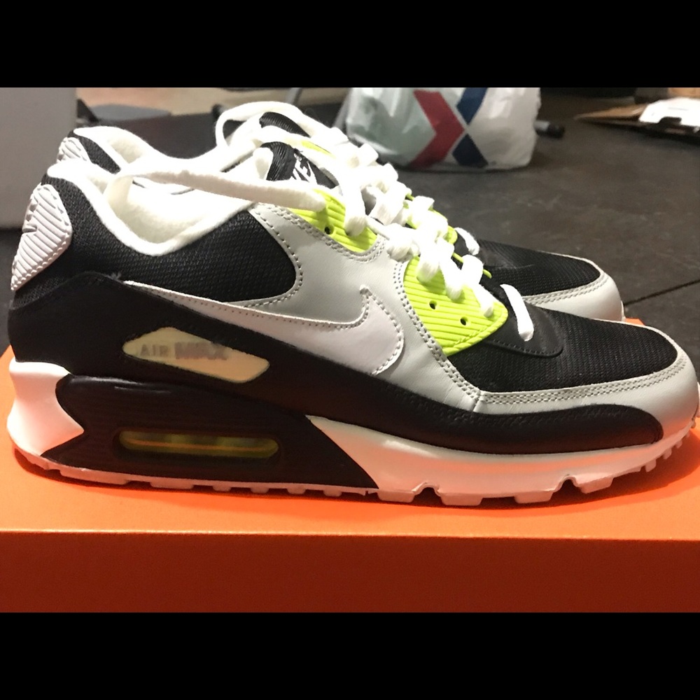 BRAND NEW UNWORN Nike Air Max
